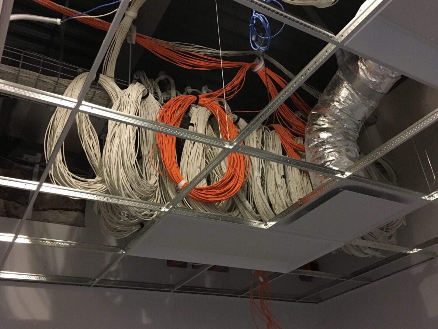 A bunch of wires hanging from the ceiling